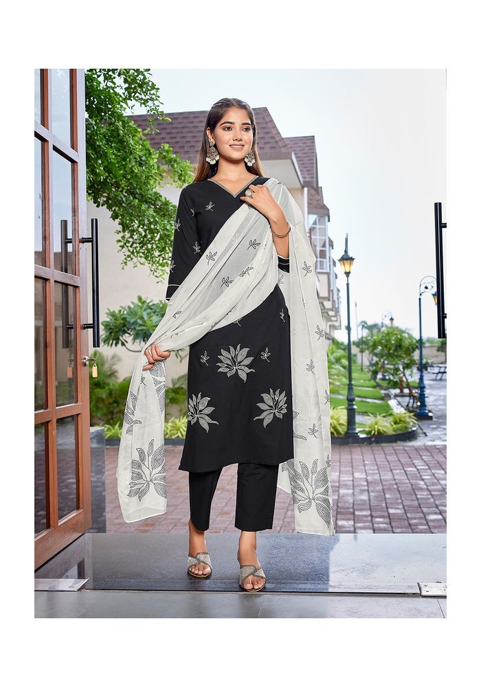 Malishka Export Black Cotton Embroidered Kurta Pant Set for Women - Image 5